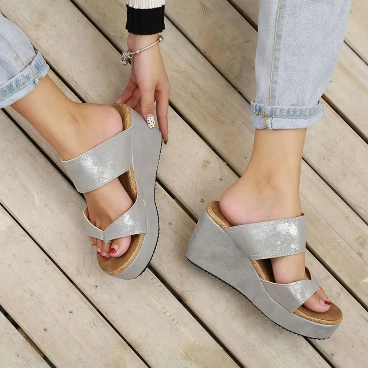 Flip Flops for Women Slip On Platform Wedge Slippers Comfortable Soft Cushion Clip Toe Sandals Fashion Beach Walking Casual Shoes Slip On Indoor Outdoor