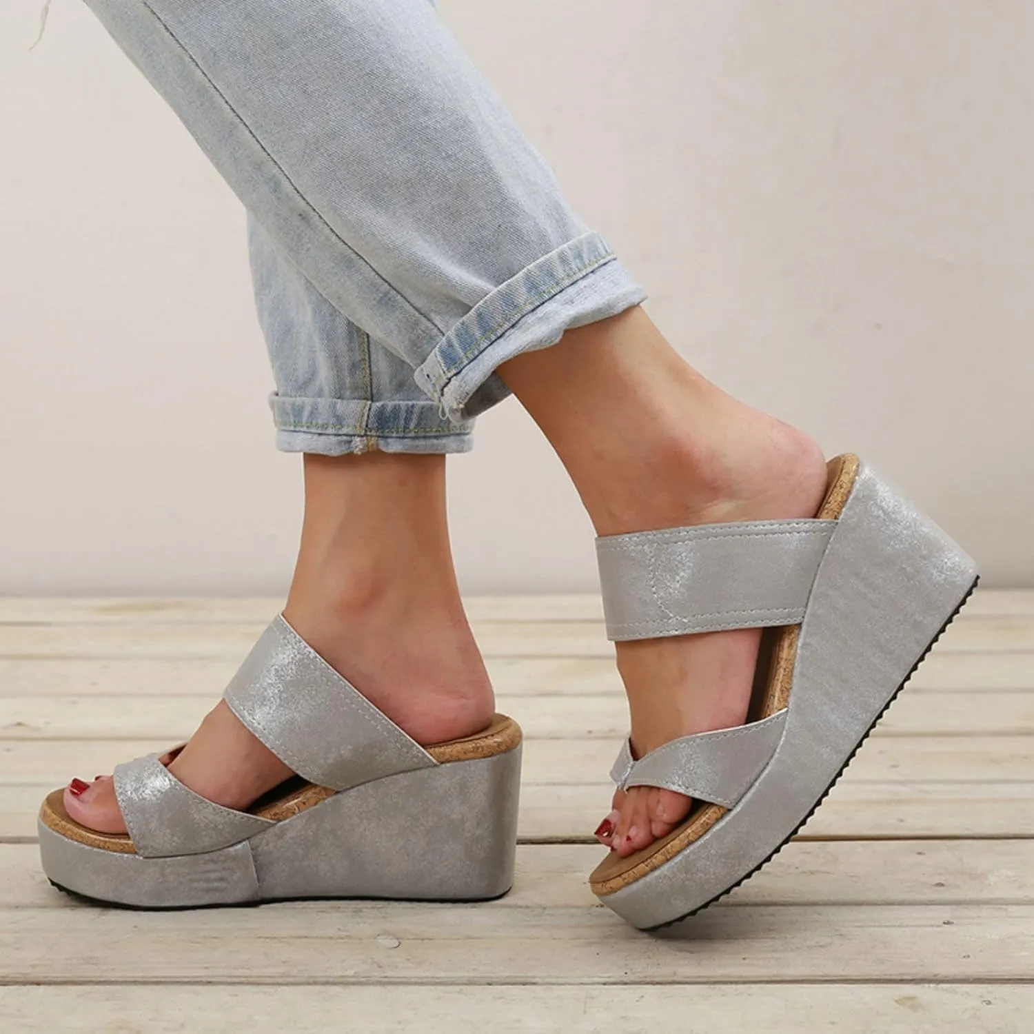 Flip Flops for Women Slip On Platform Wedge Slippers Comfortable Soft Cushion Clip Toe Sandals Fashion Beach Walking Casual Shoes Slip On Indoor Outdoor