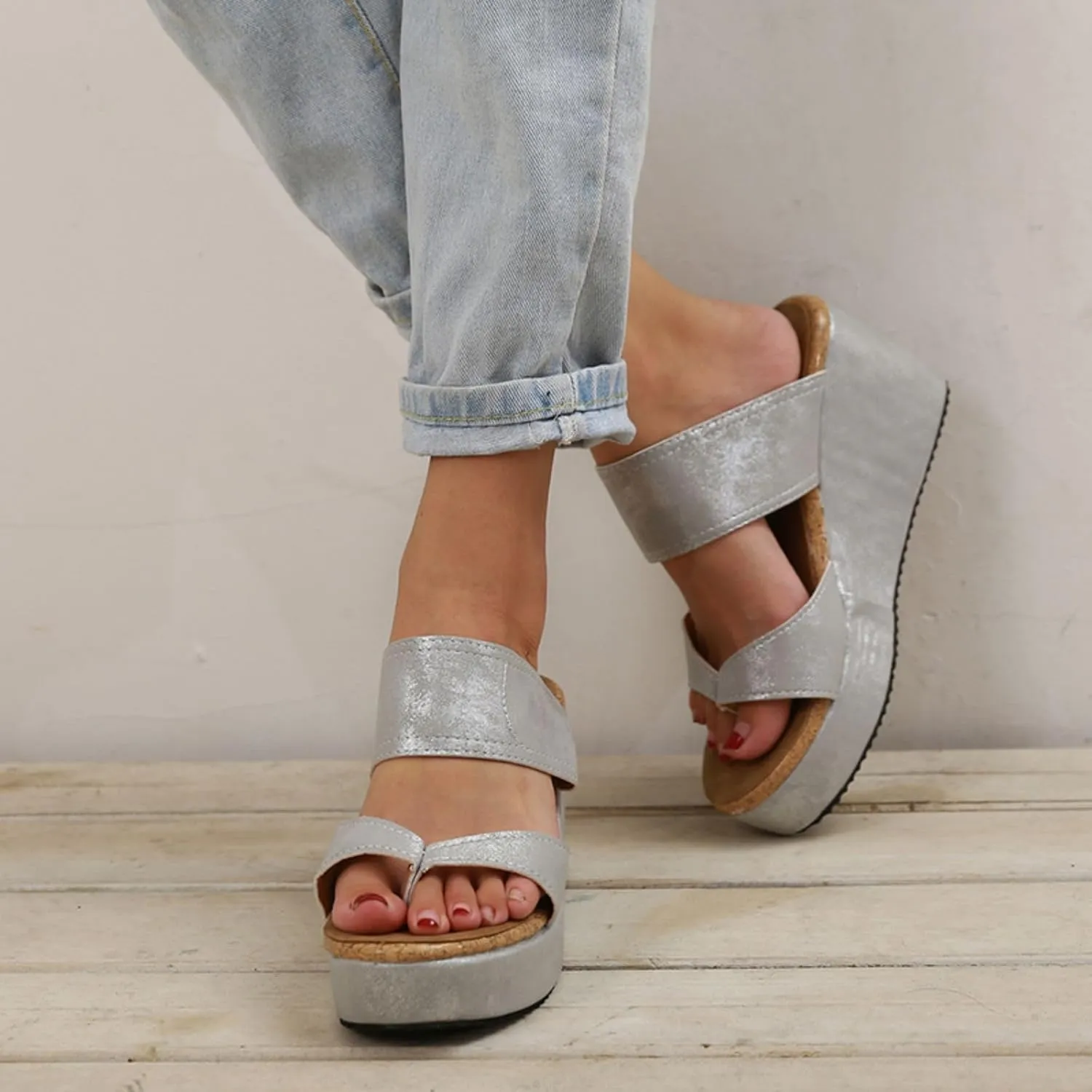 Flip Flops for Women Slip On Platform Wedge Slippers Comfortable Soft Cushion Clip Toe Sandals Fashion Beach Walking Casual Shoes Slip On Indoor Outdoor