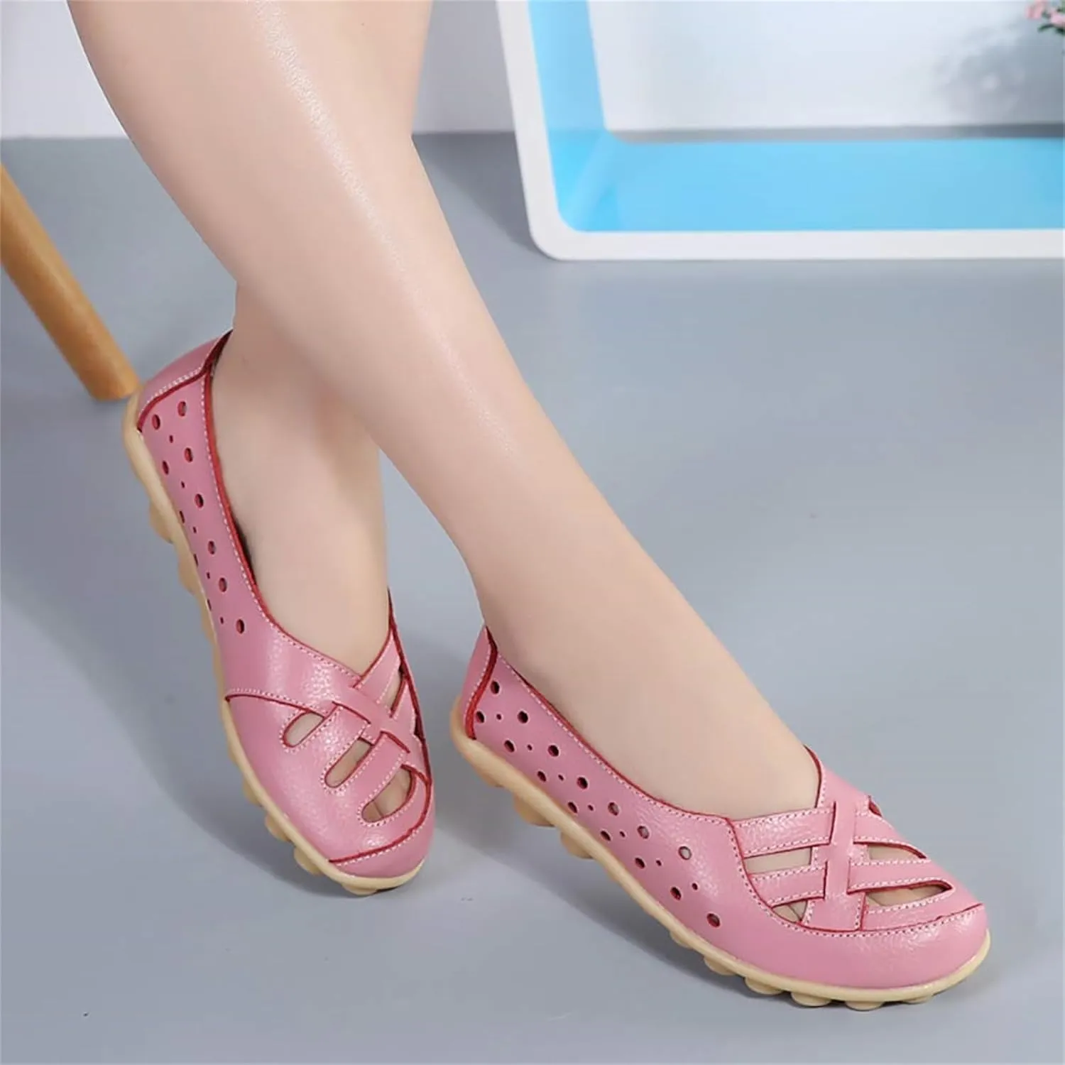Women's Comfortable Leather Loafers Slip On Walking Flats Casual Round Toe Moccasins Wild Nurse Orthopedic in Hollow Sandals Summer Slip-On 2025 Driving Breathable Fashion Soft Shoes