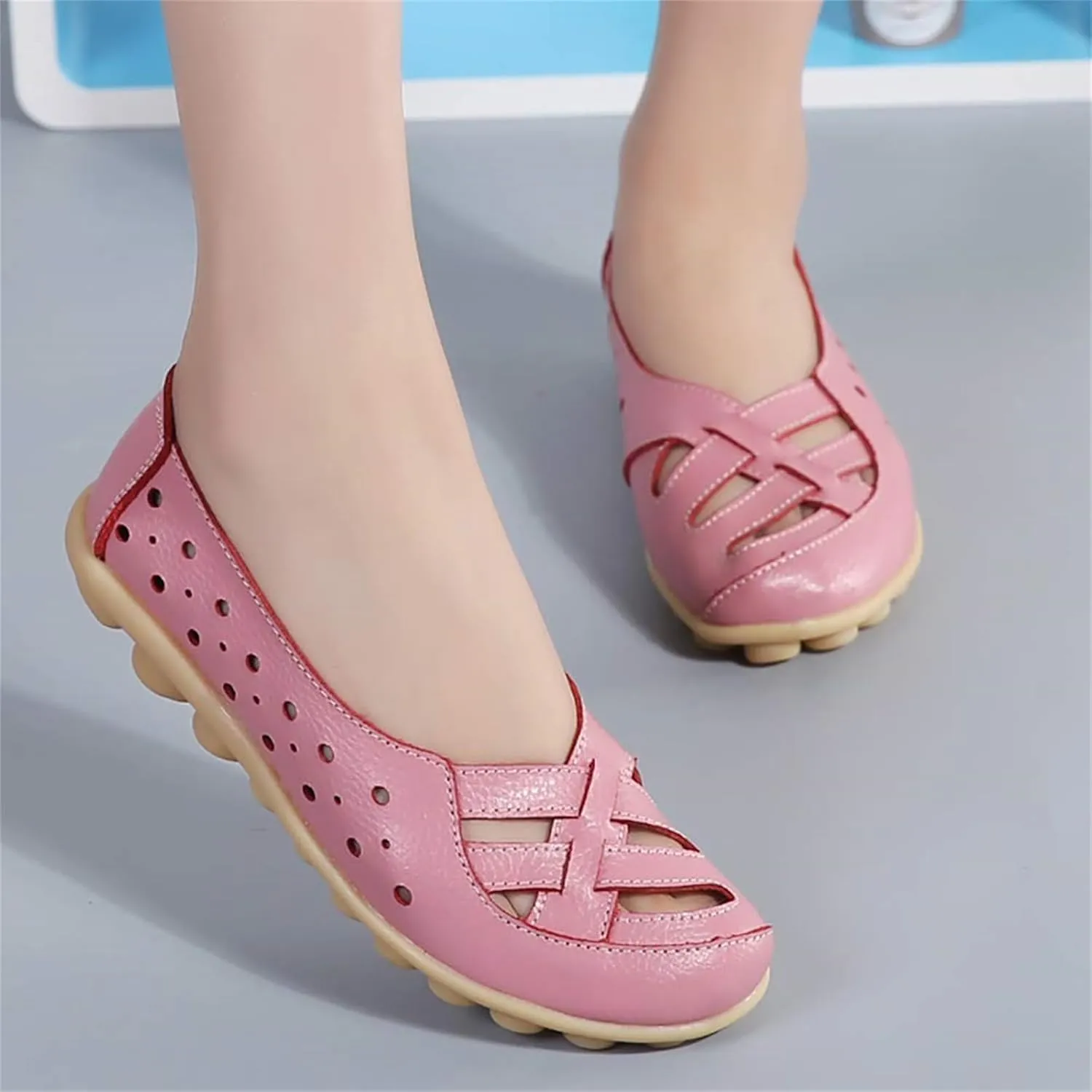 Women's Comfortable Leather Loafers Slip On Walking Flats Casual Round Toe Moccasins Wild Nurse Orthopedic in Hollow Sandals Summer Slip-On 2025 Driving Breathable Fashion Soft Shoes
