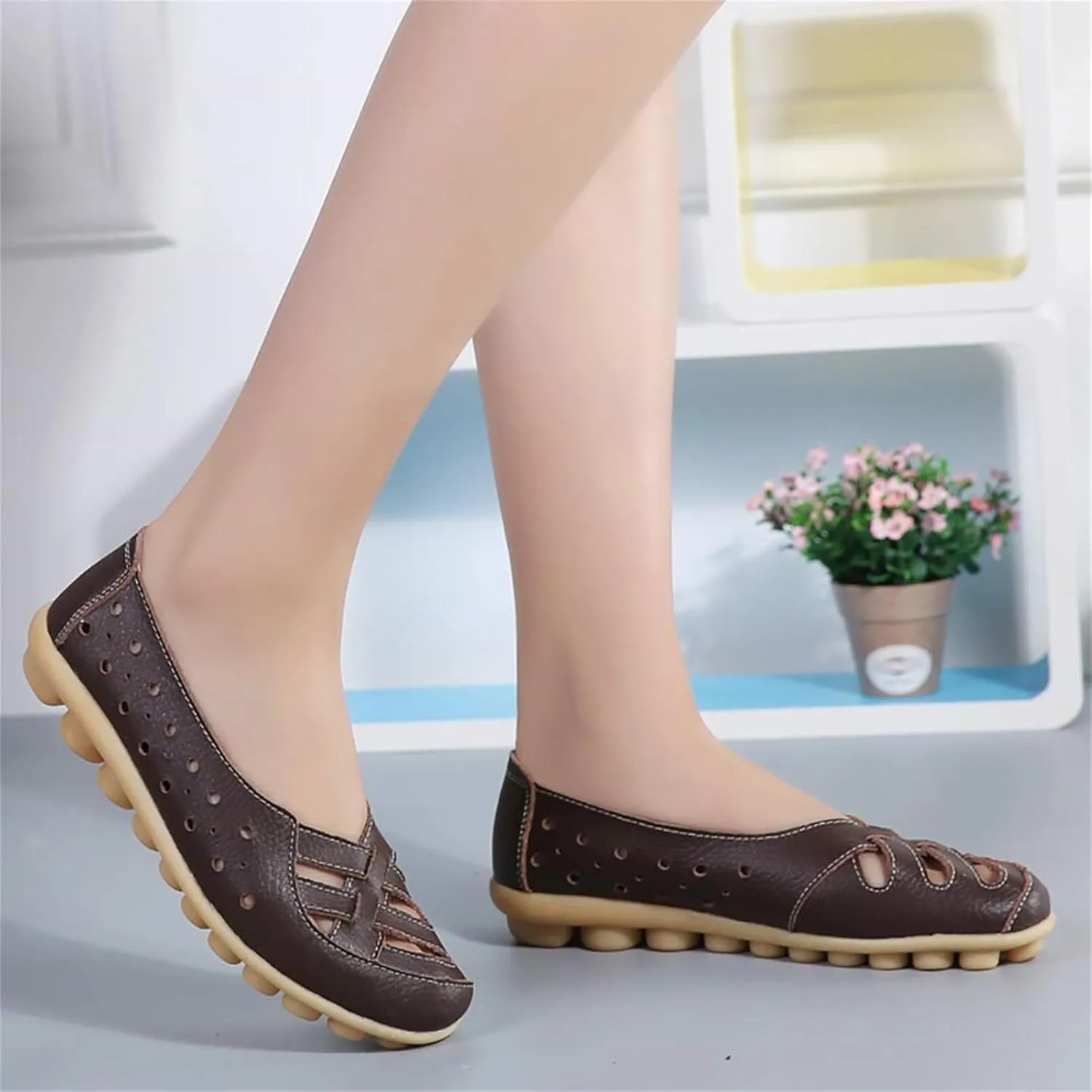 Womens Cowhide Leather Slip On Moccasins Shoes Flat Slipper Comfortable Leather Loafers Breathable Lightweight Round Toe Nurse Loafer Driving Walking Flat Work Shoes