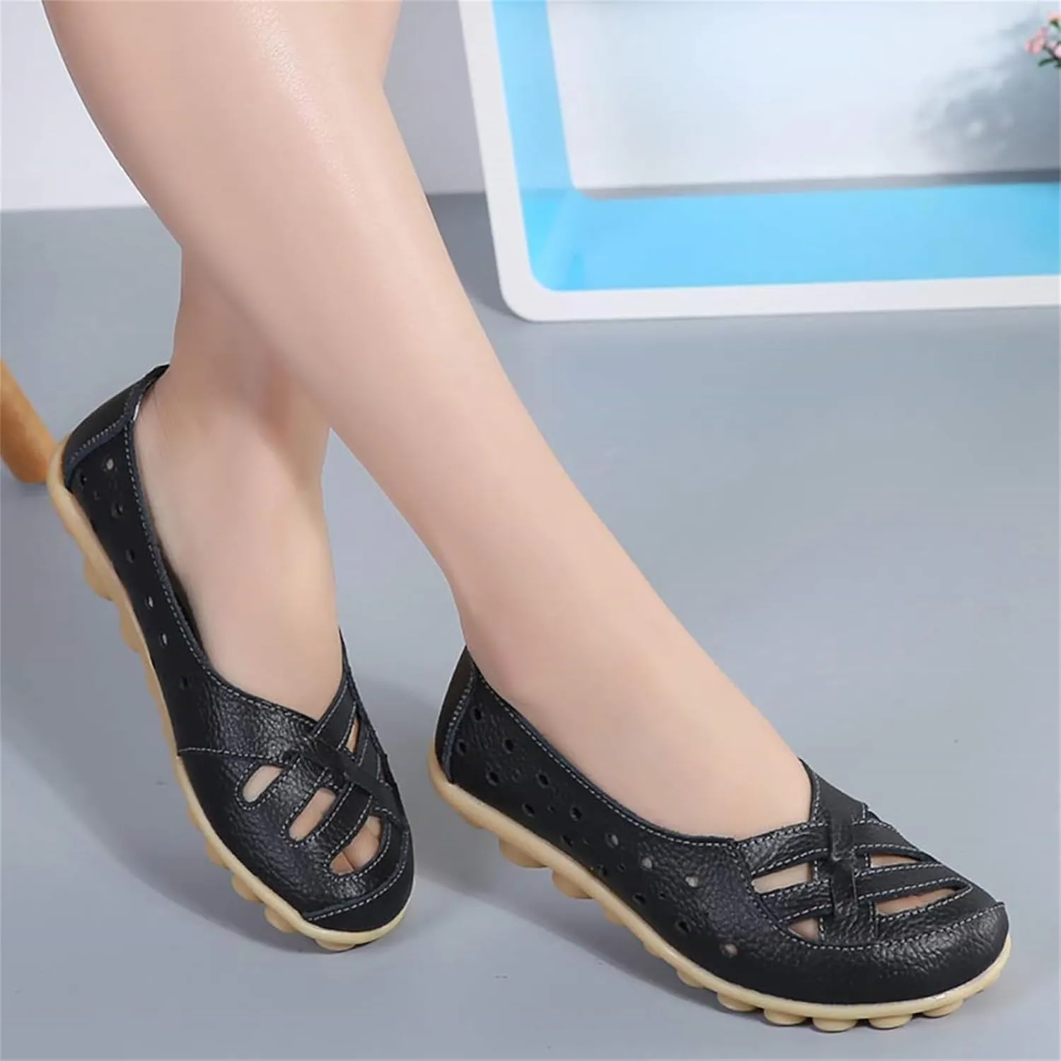 Womens Cowhide Leather Slip On Moccasins Shoes Flat Slipper Comfortable Leather Loafers Breathable Lightweight Round Toe Nurse Loafer Driving Walking Flat Work Shoes