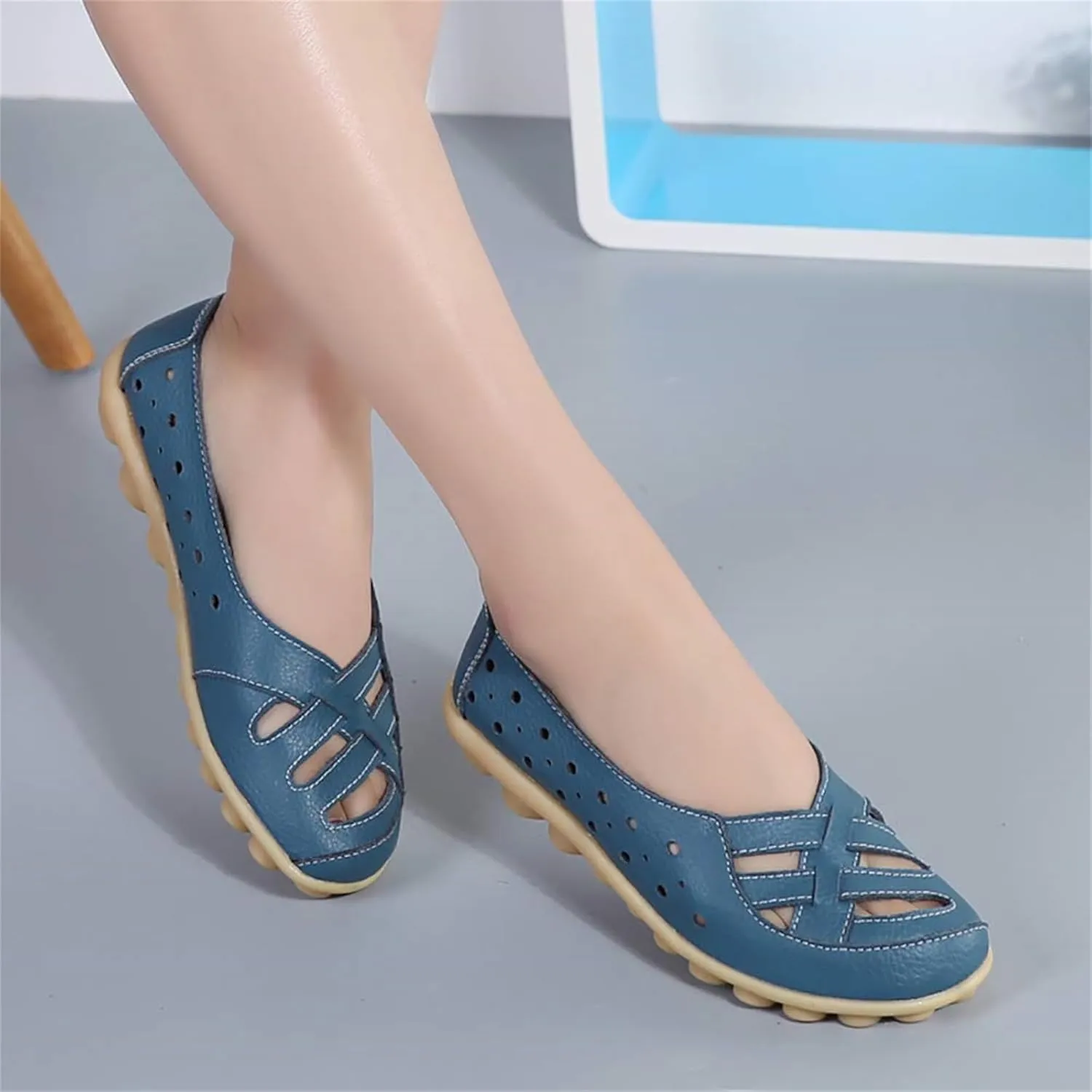Womens Cowhide Leather Slip On Moccasins Shoes Flat Slipper Comfortable Leather Loafers Breathable Lightweight Round Toe Nurse Loafer Driving Walking Flat Work Shoes
