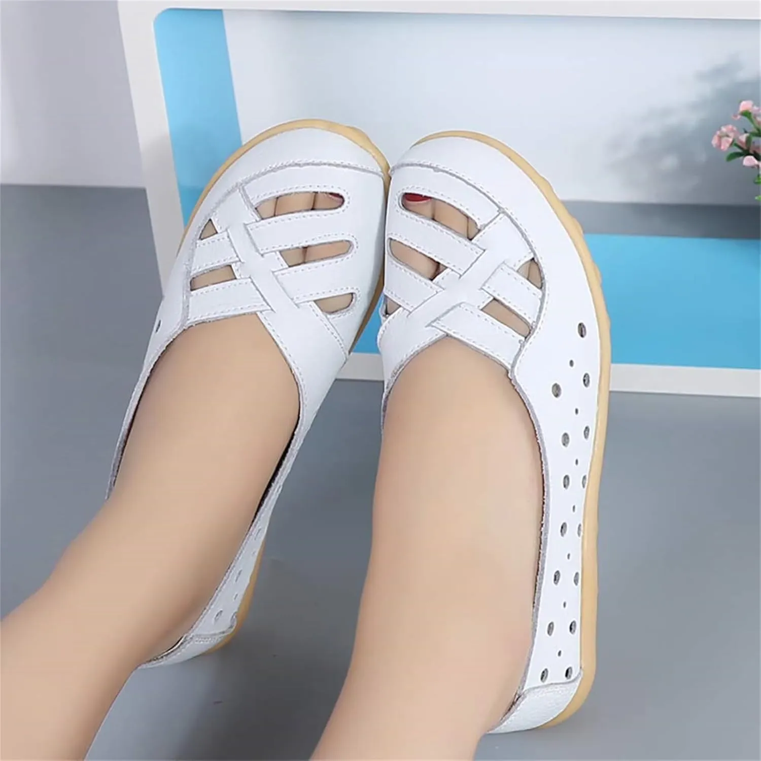 Womens Cowhide Leather Slip On Moccasins Shoes Flat Slipper Comfortable Leather Loafers Breathable Lightweight Round Toe Nurse Loafer Driving Walking Flat Work Shoes