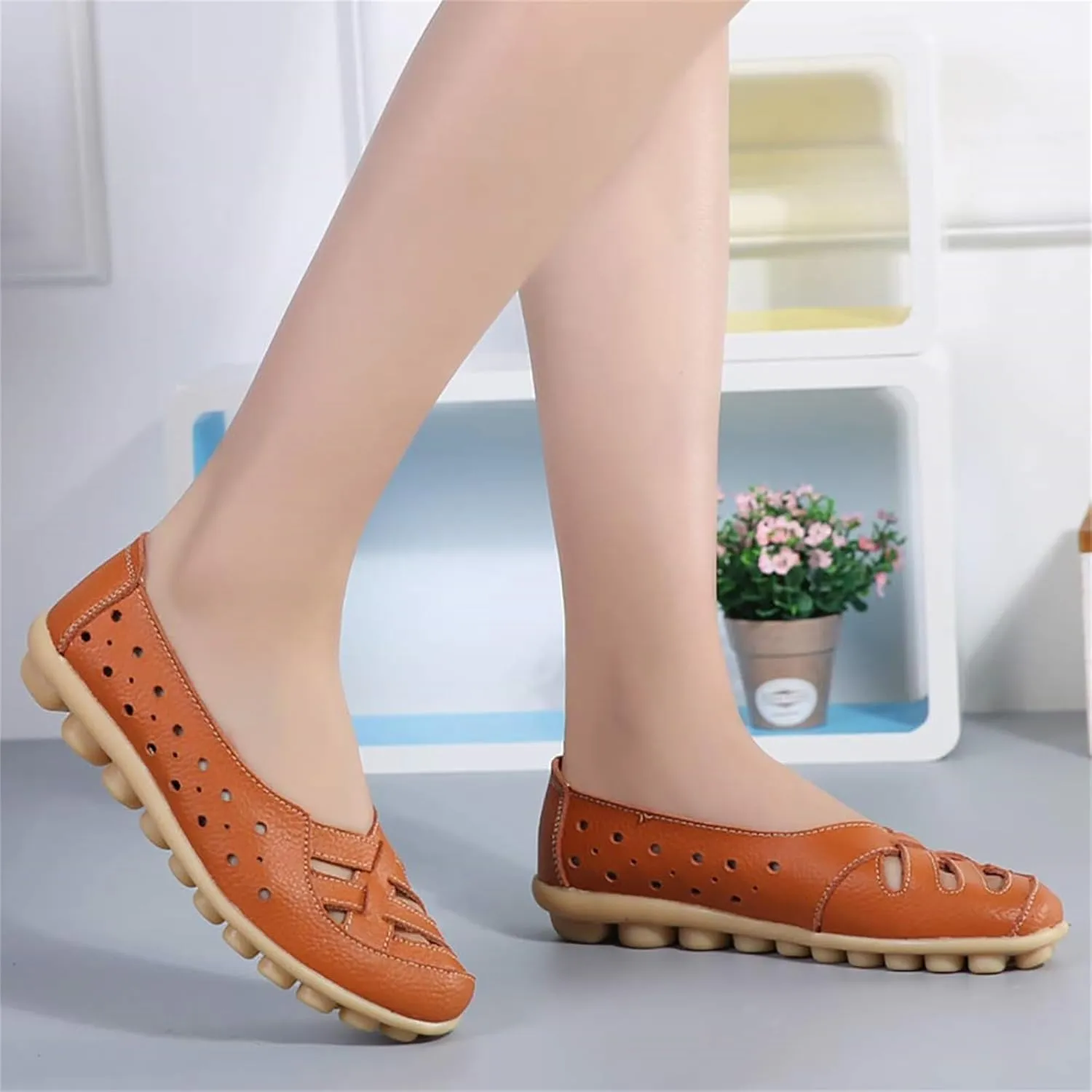 Womens Cowhide Leather Slip On Moccasins Shoes Flat Slipper Comfortable Leather Loafers Breathable Lightweight Round Toe Nurse Loafer Driving Walking Flat Work Shoes