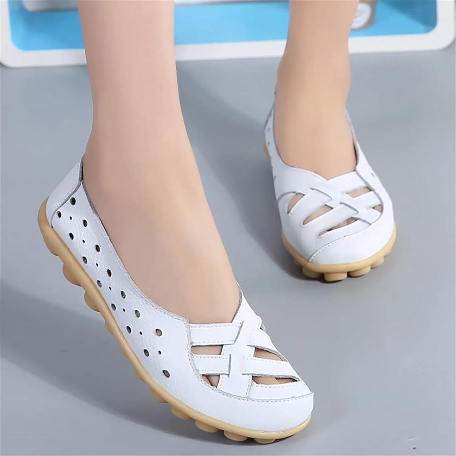 Womens Cowhide Leather Slip On Moccasins Shoes Flat Slipper Comfortable Leather Loafers Breathable Lightweight Round Toe Nurse Loafer Driving Walking Flat Work Shoes