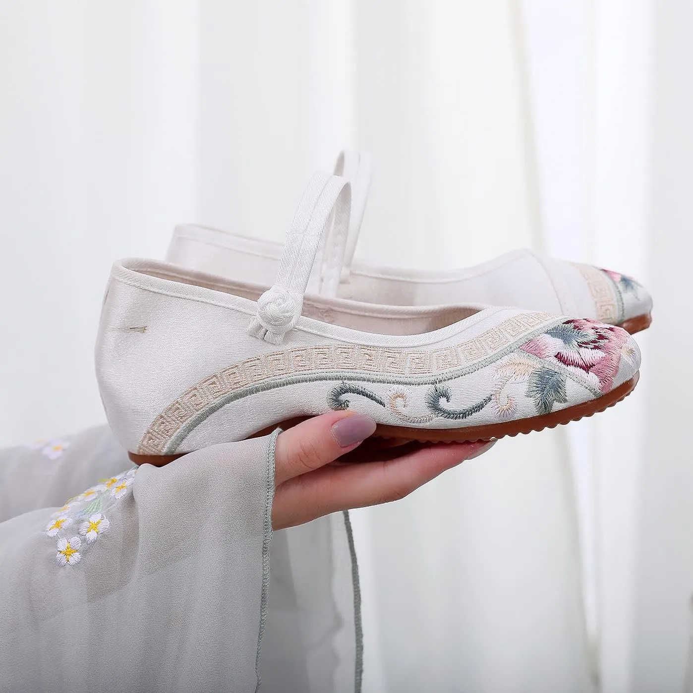 Womens Handmade Floral Embroidered Canvas Shoes - Casual Round Toe Mary Jane Ballet Yoga Flats Slip On Shoes