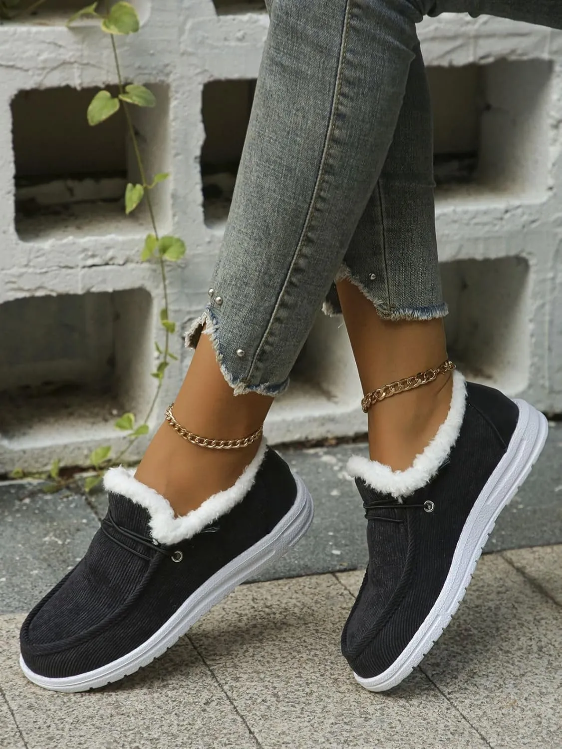 Women's Wide Toe Plus Size Casual Shoes, Solid Color Lace Up Non-Slip Snow Boots, Comfortable Winter Grip Lightweight Ankle Boots Cotton Shoes.